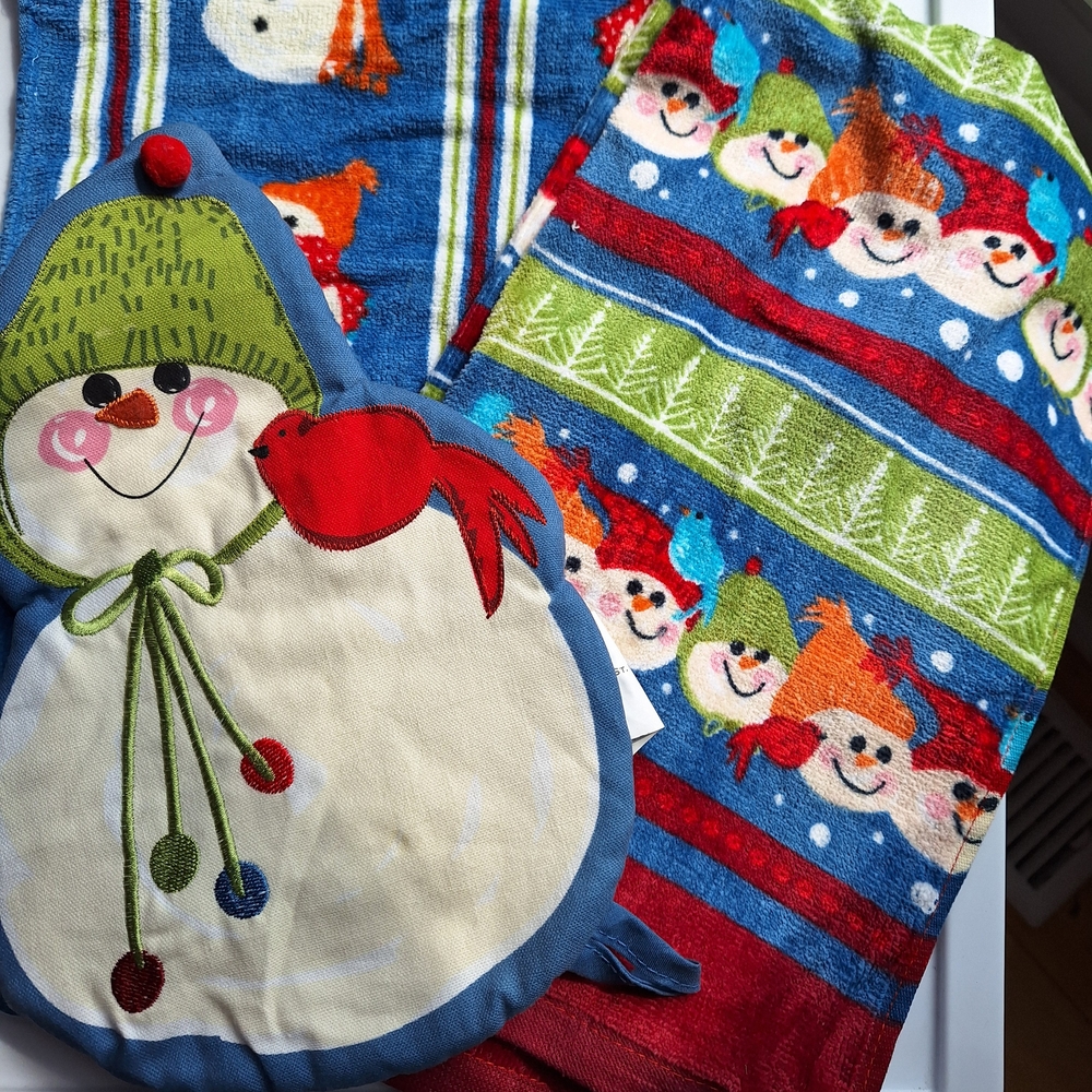 St. Nicholas Square Snowman Kitchen Linens Set NWOT
